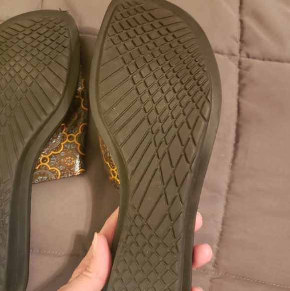 Sandals - Picture 4 of 10